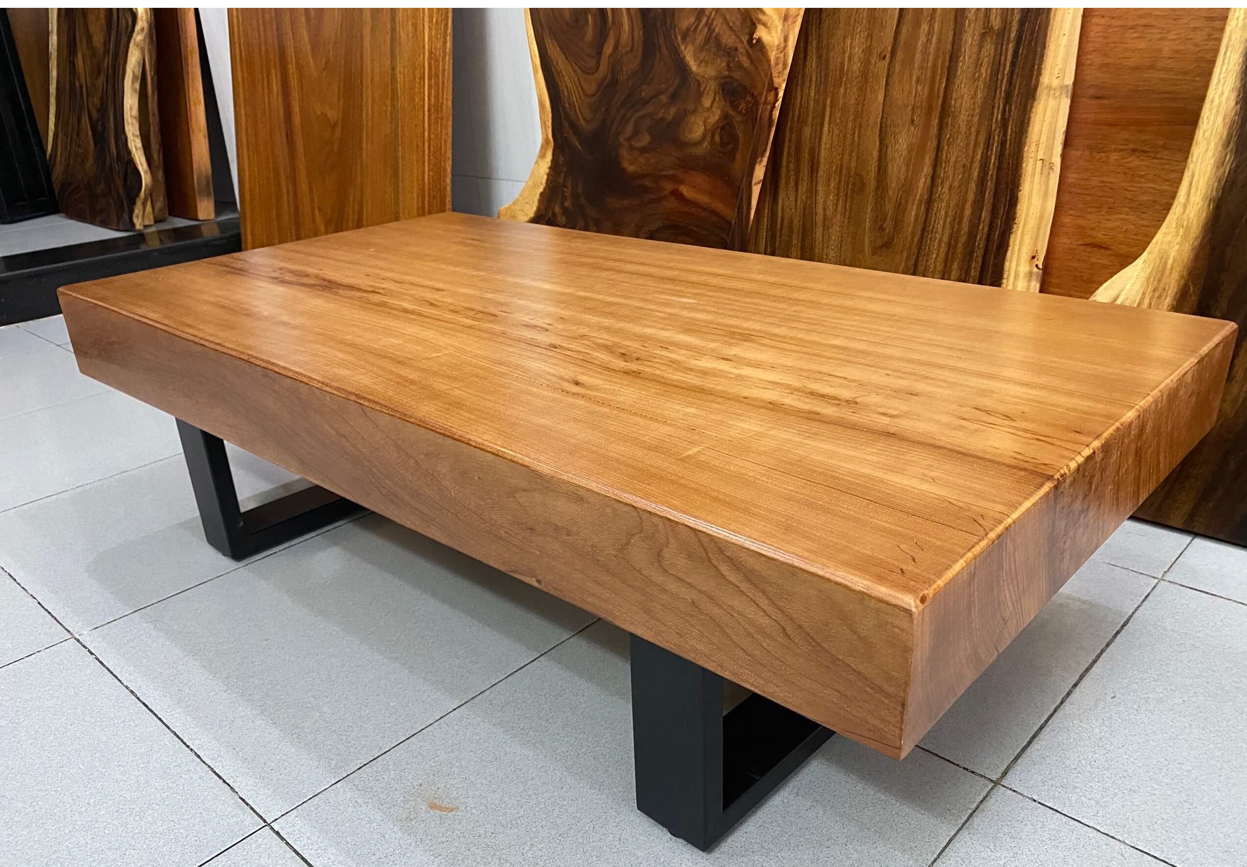 Bàn trà gỗ nguyên khối