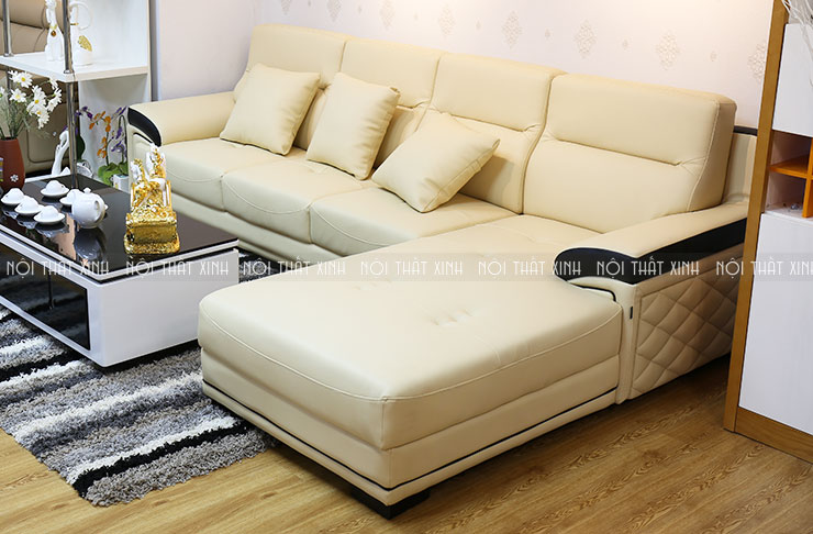 Thư giãn hạnh phúc bên ghế sofa phòng khách gia đình